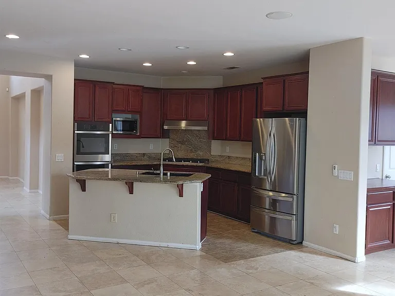 382 Edgewater Dr — Photo 5