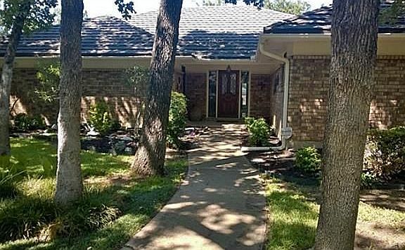 2nd image of 2003 Surrey Oaks Dr