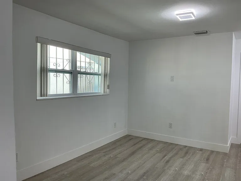 2605 Avenue F — Photo 8