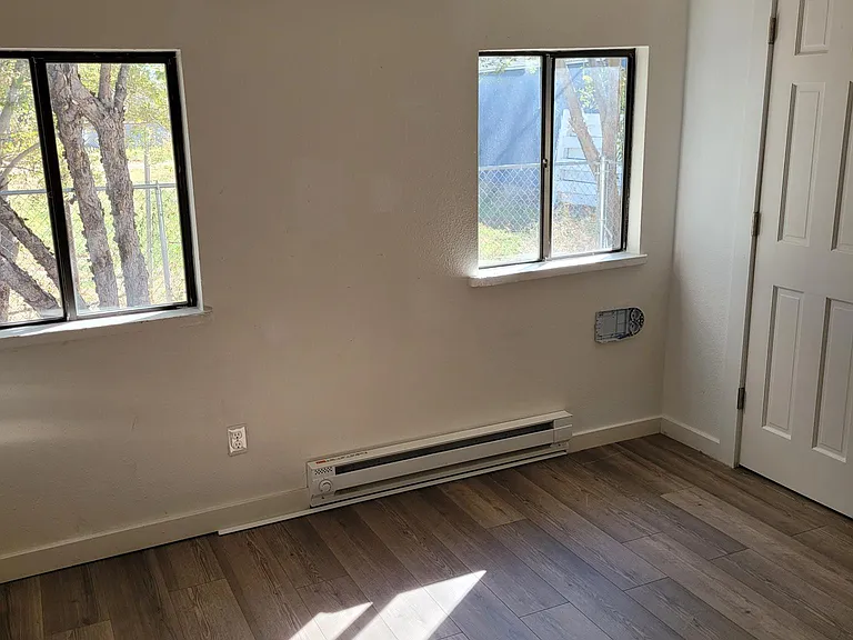 328 N 8th Ave — Photo 13