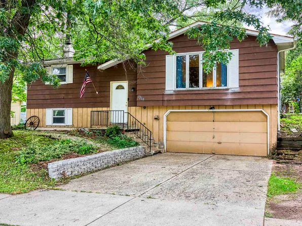 1988 Packerland Dr, Green Bay, WI 54304