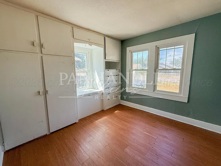 528 Hazel St — Photo 16