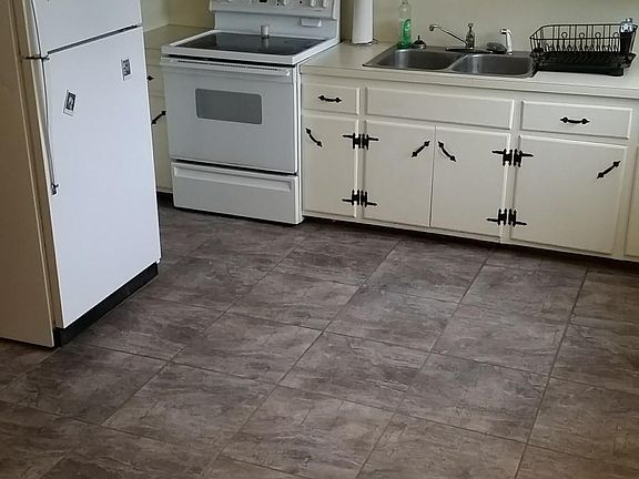 4th image of 81 Sherry Ave