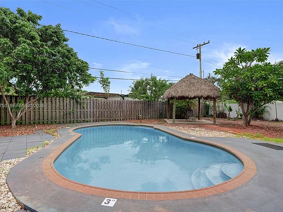 5th image of 2281 SW 15th St