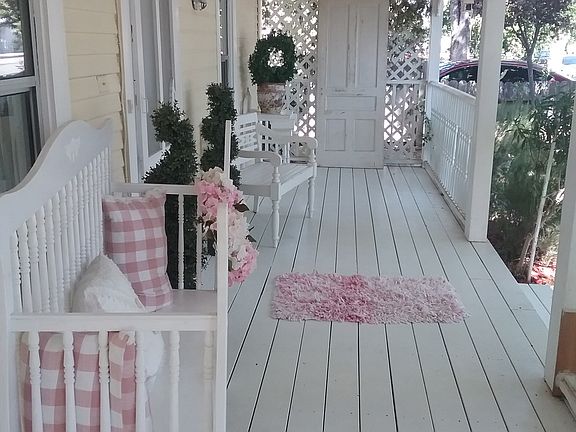 BEAUTIFUL 30FT COVERED PORCH