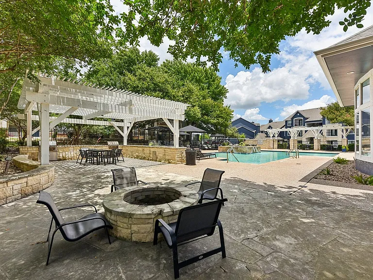 Madison Dell Ranch Apartments — Photo 9