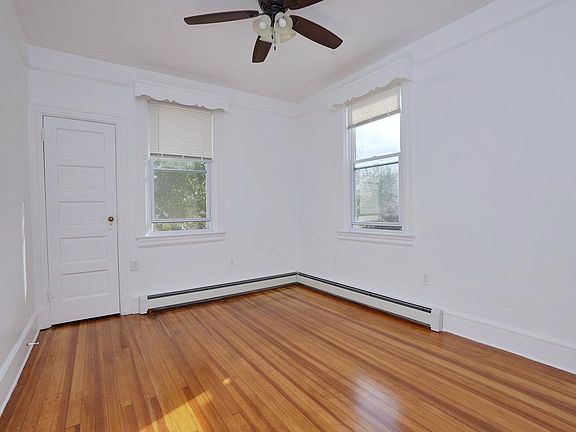 4th image of 635 Tompkins Ave #1AND-2