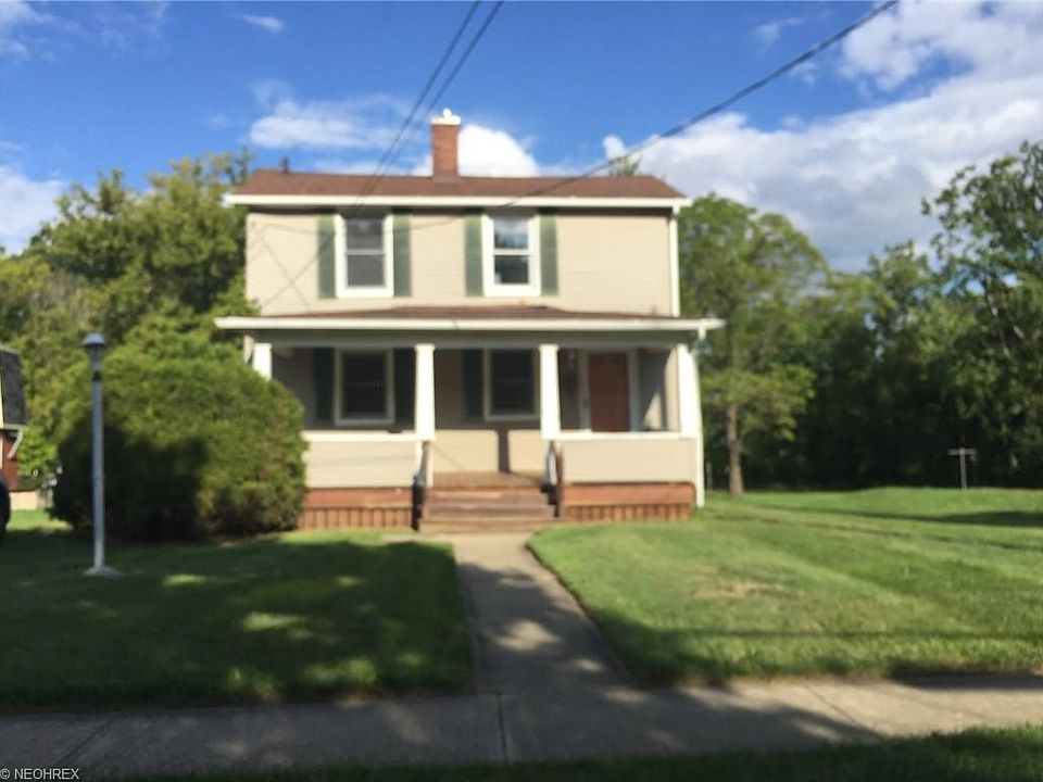 1st image of 219 S Park St