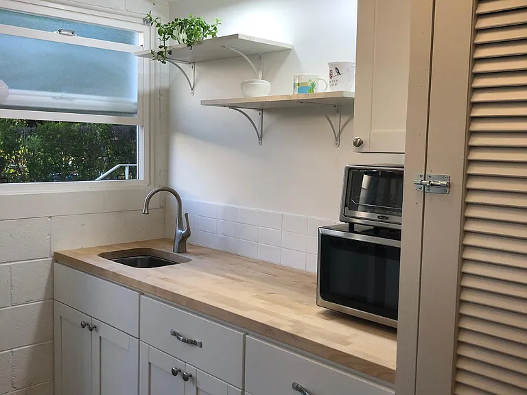 Kitchen w/ all necessities