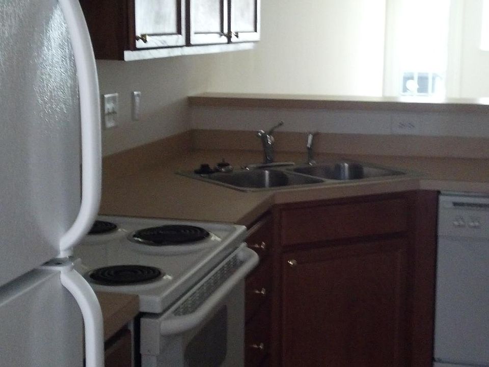 2nd image of 1061 Stanton Pl