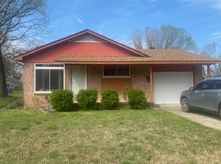 802 S Olive Dr, Clarksville, AR 72830