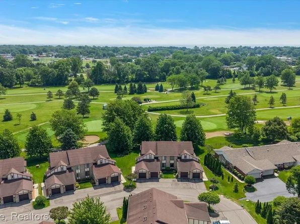 904 Country Club Dr, Saint Clair Shores, MI 48082