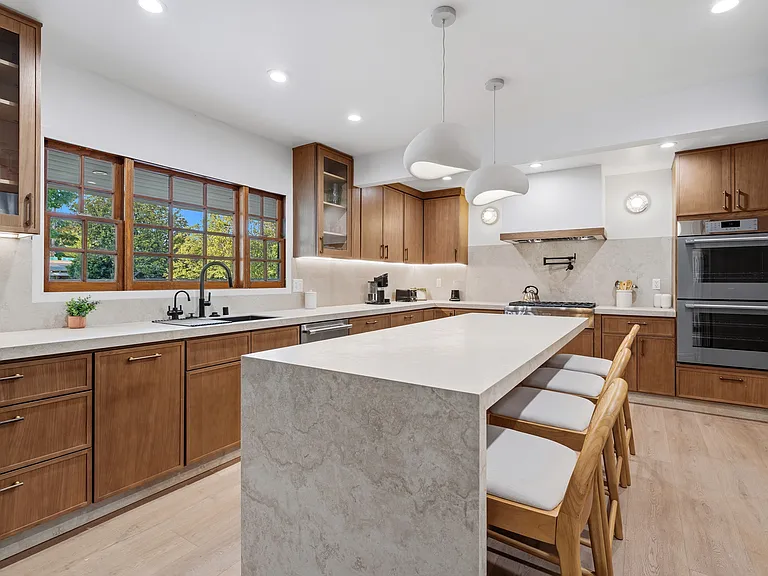 5835 Hillview Park Ave — Photo 42