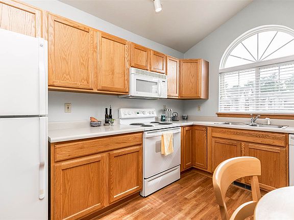 4th image of 110 David Lee Ct