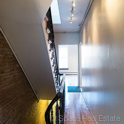 Rented by Space Real Estate | media 64