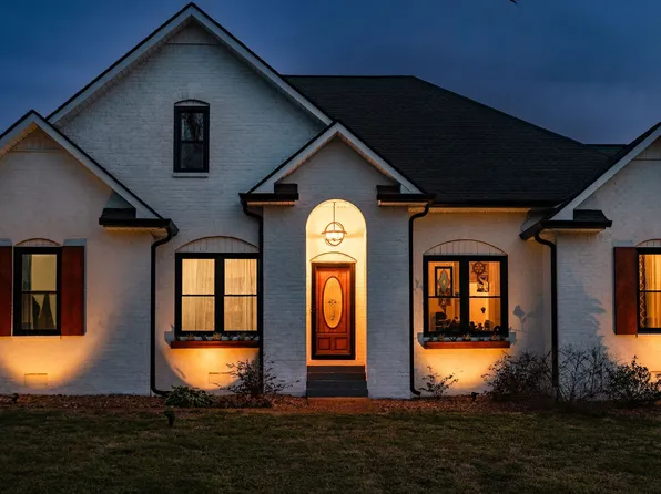 95 Old 25 Loop, Castalian Springs, TN 37031