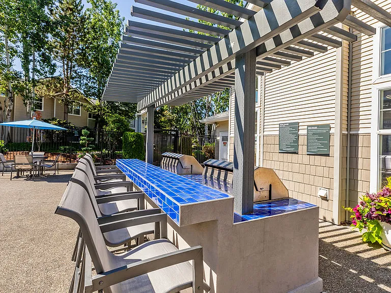 Bradley Park Apartments — Photo 32