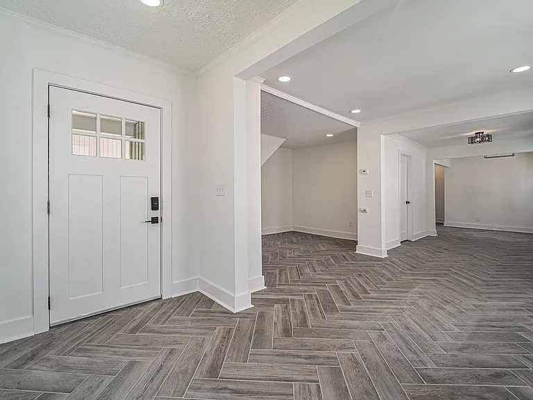 575 E Drayton St — Photo 3