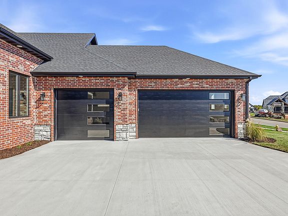 2nd image of 1755 W Gaslight Drive