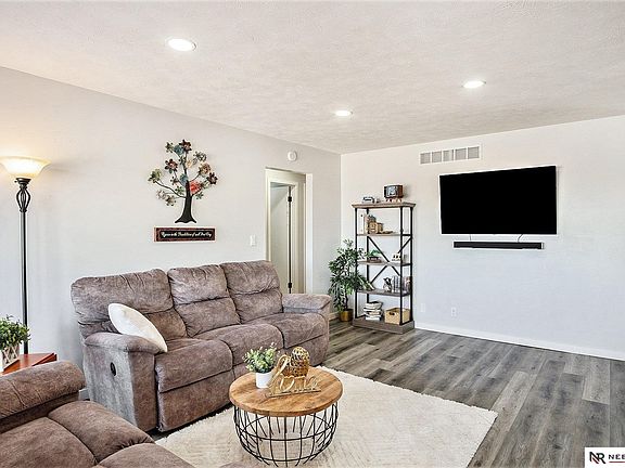 4th image of 6025 Pioneers Blvd