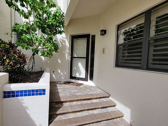 3rd image of 1710 Starling Dr #1-102
