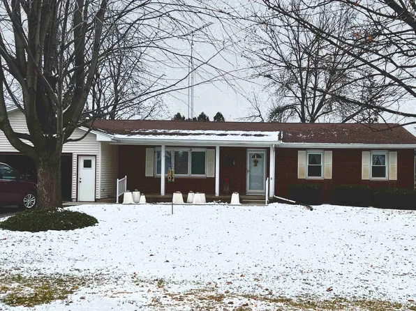 1230 W Circle Dr, Beaver Dam, WI 53916