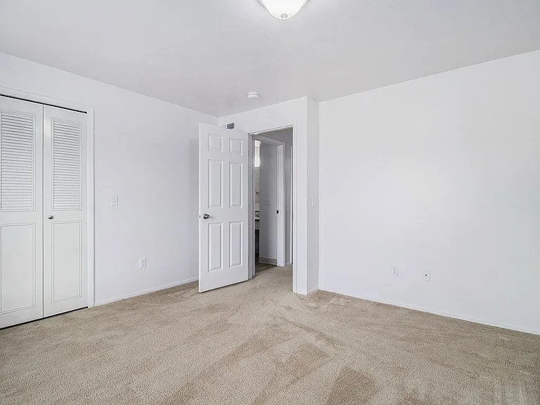 Hurwich Farms Apartments — Photo 23