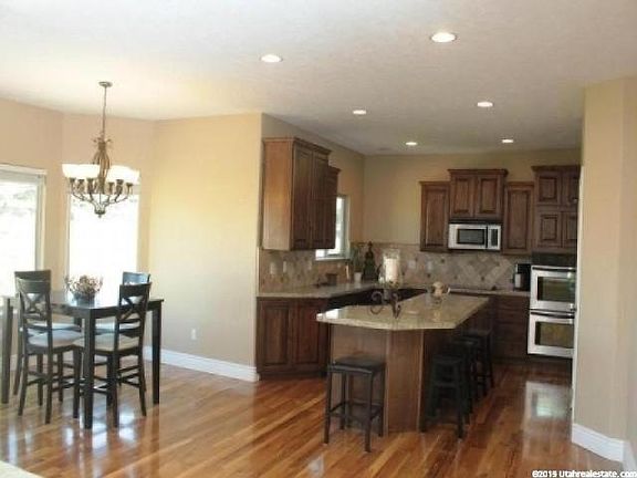 3rd image of 1719 W Prairie Hill Dr