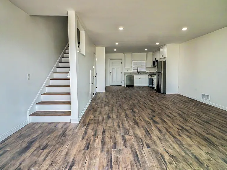 340 S El Camino Real #B — Photo 2