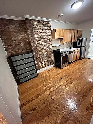 5th image of 18 Saint Marks Pl APT 6