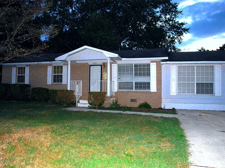 3105 Pineview Dr SW — Photo 2
