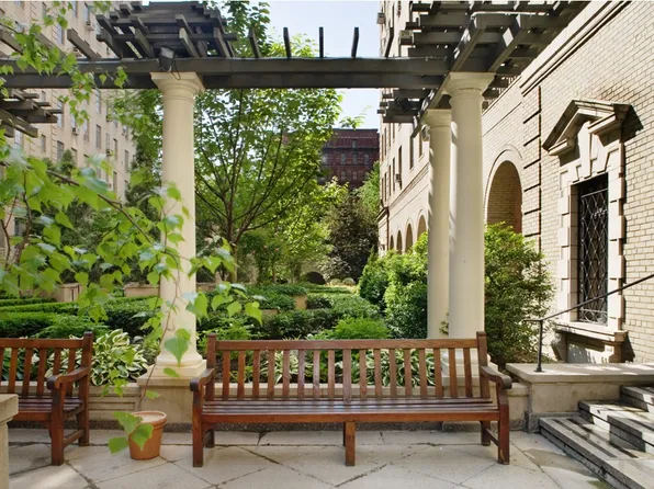 353 West 56th Street image 8 of 14