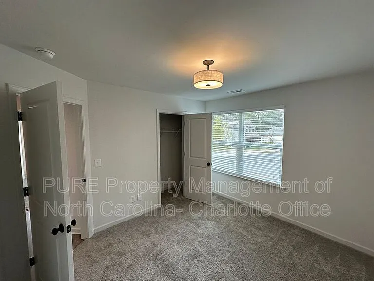 2649 Hemphill St — Photo 32