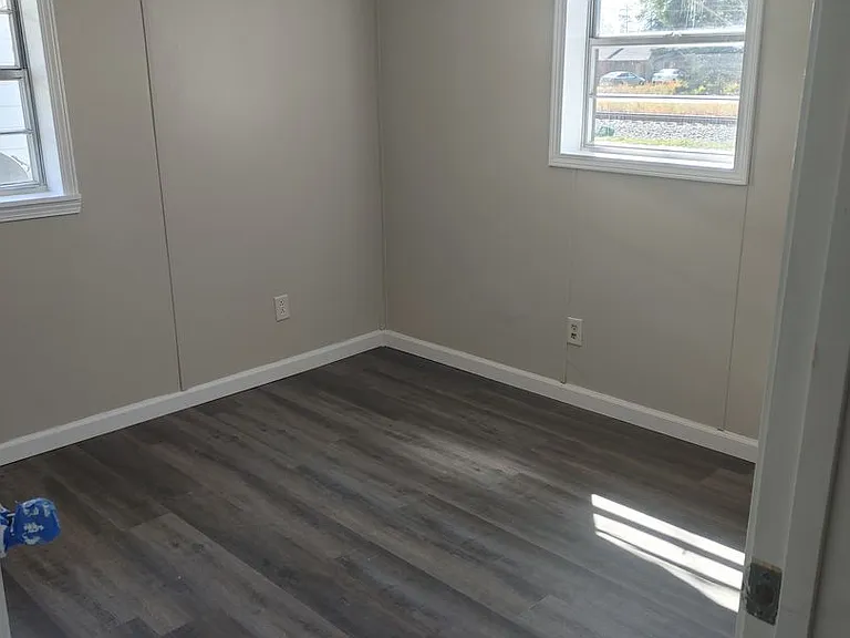 56 NW Railroad St — Photo 9