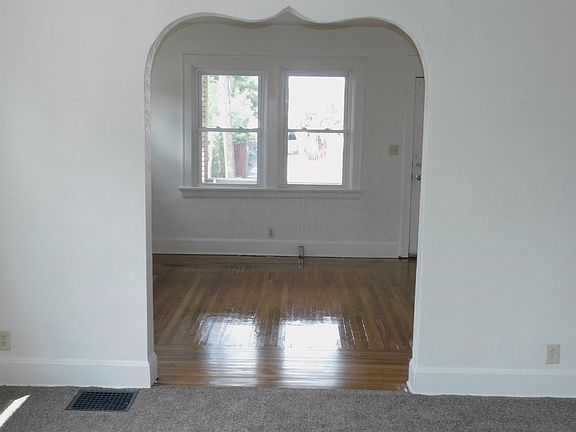 5th image of 1212 Rosemont Ave