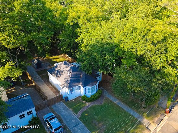 3rd image of 4091 Pine Hill Dr