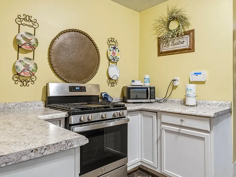412 Pinehill Dr — Photo 7