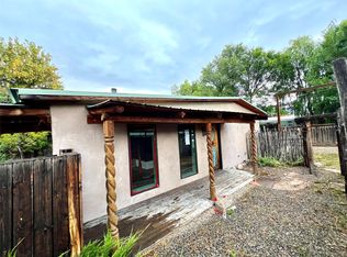 709 Upper Ranchitos Rd, Taos, NM 87571