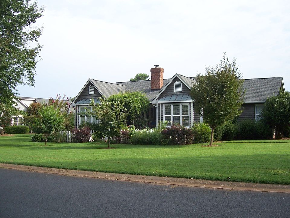1st image of 115 Turnberry Ln