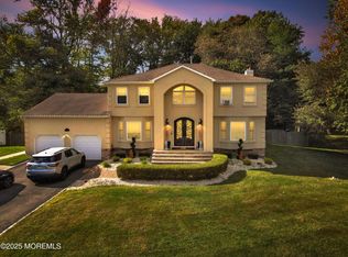 41 Longstreet Road, Manalapan, NJ 07726