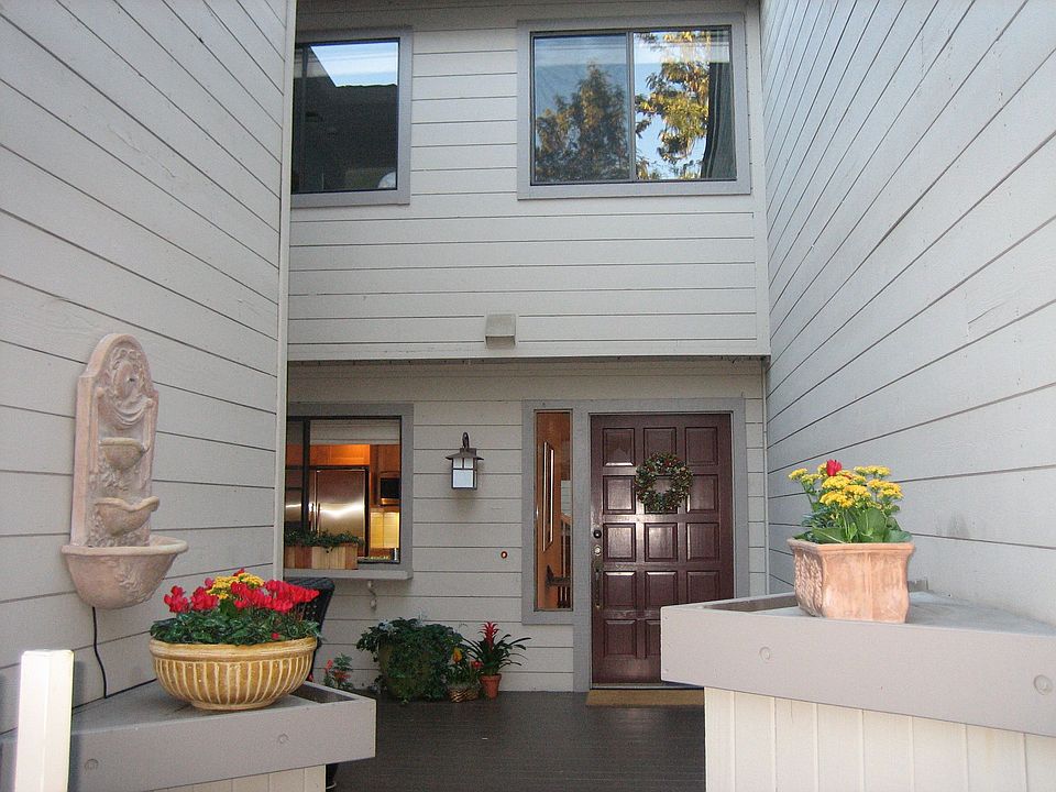 1st image of 110 Lancewood Pl