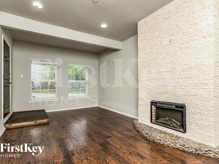 11517 Fernald Ave — Photo 3