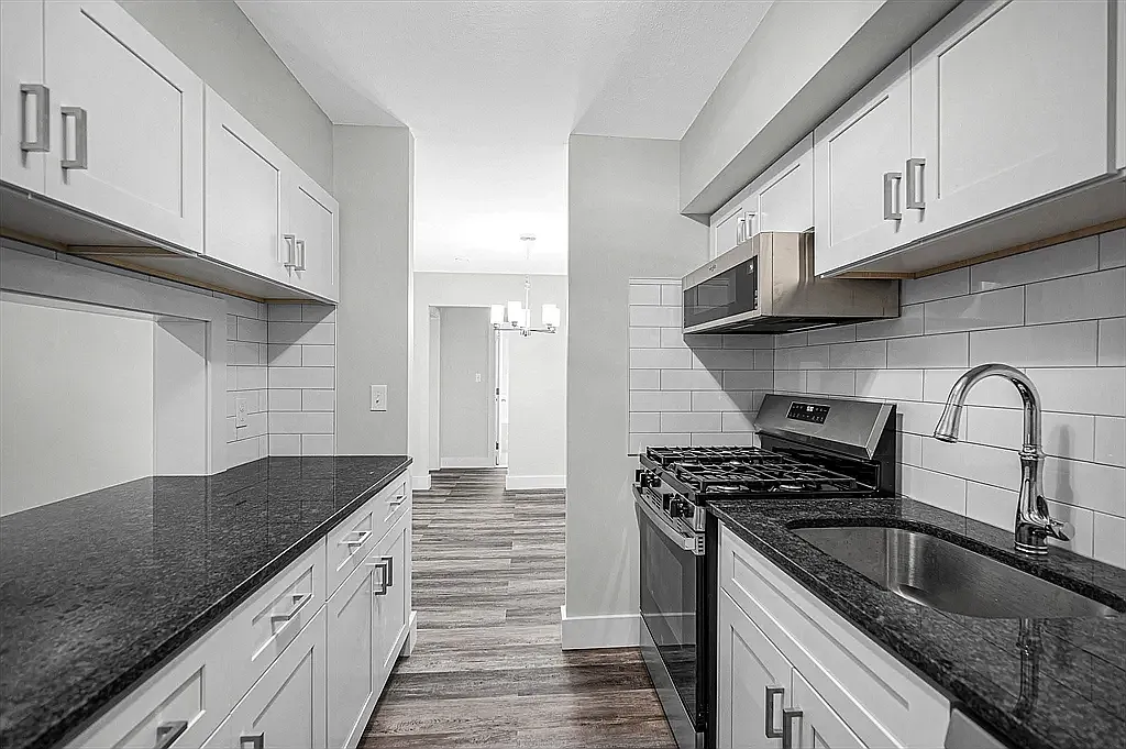 1 bed, 672 sqft, $2,200 — Photo 2