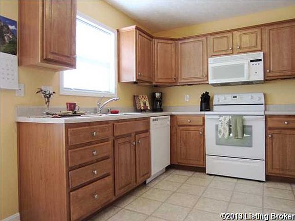 4th image of 415 Erie Ct