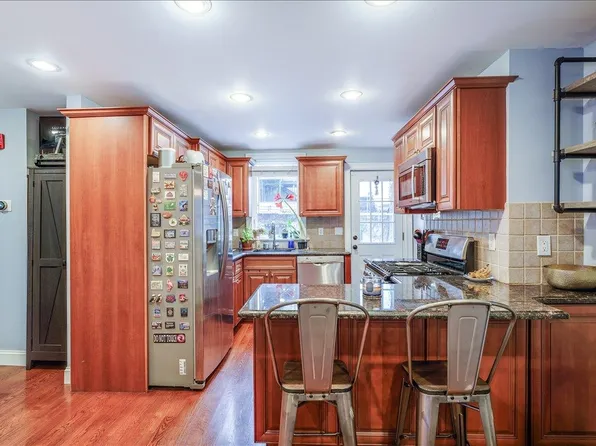 403 Adams Street image 8 of 23