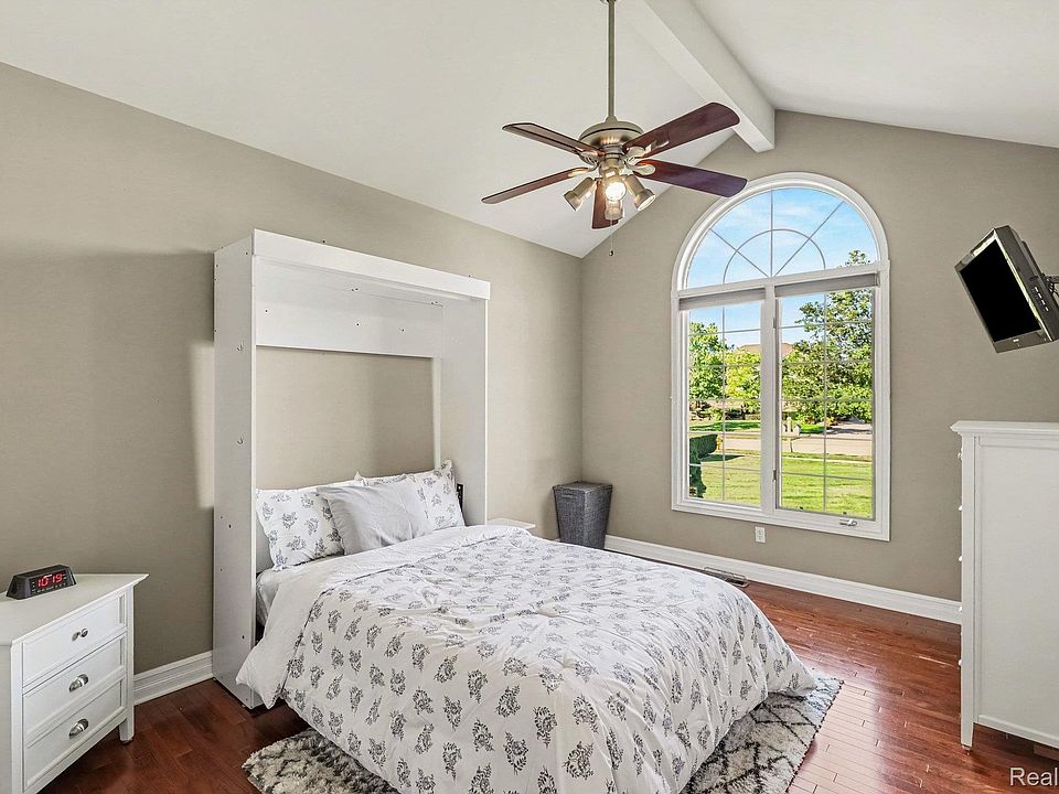 63746 Providence, photo 17