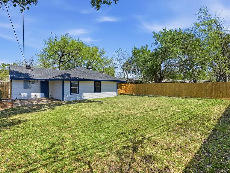 5962 Ridgeway Dr — Photo 2
