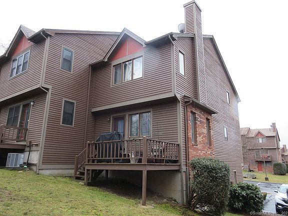4th image of 213 W Town St Unit H39