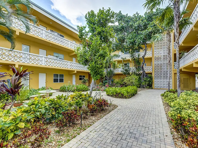 815 Middle River Dr #106 — Photo 42