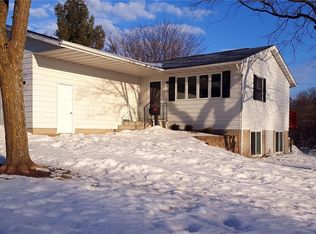 920 Krumboltz Dr, Marion, IA 52302
